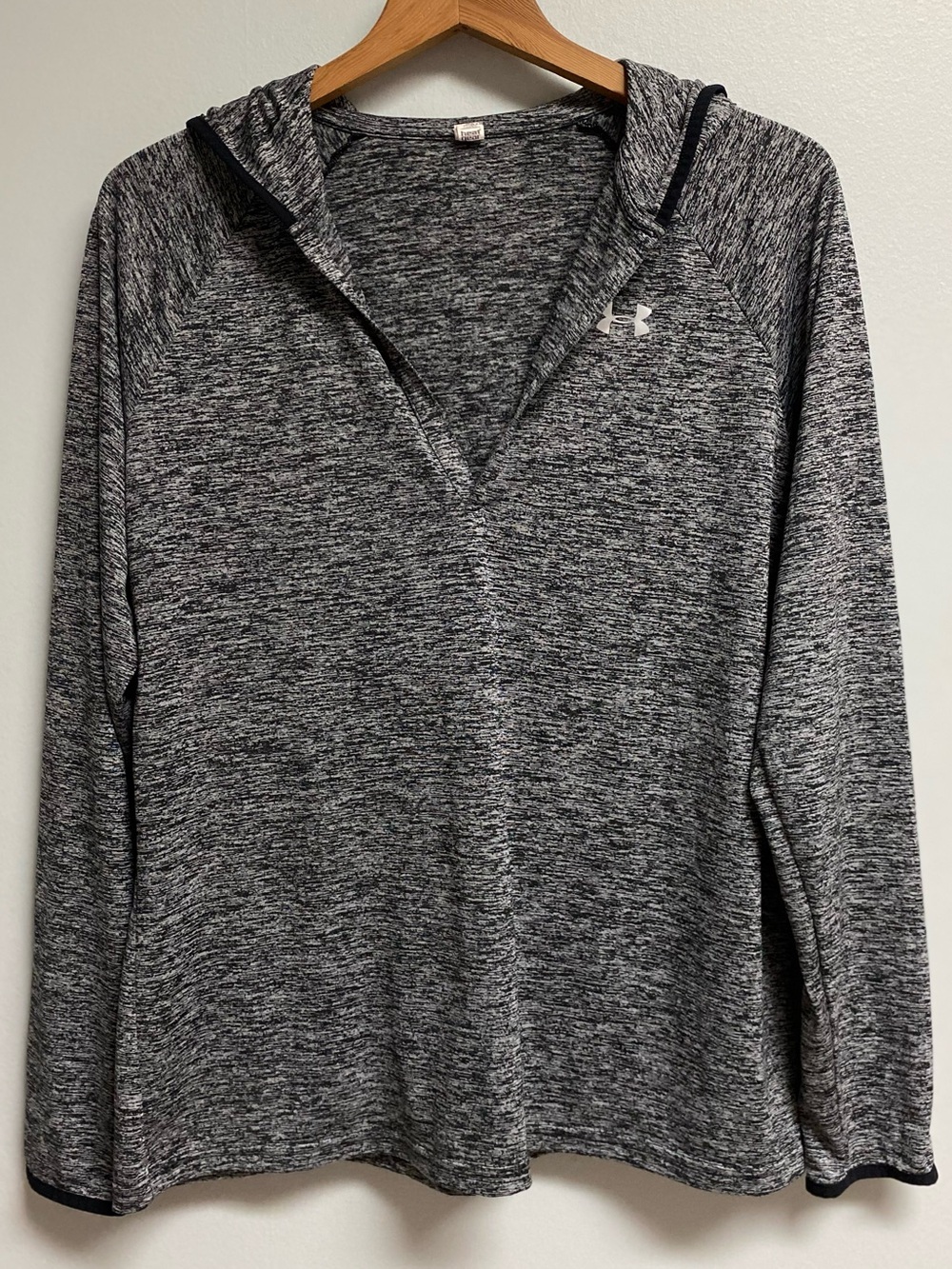 UNDER ARMOUR LOOSE FIT HEAT GEAR HOODIE - XL